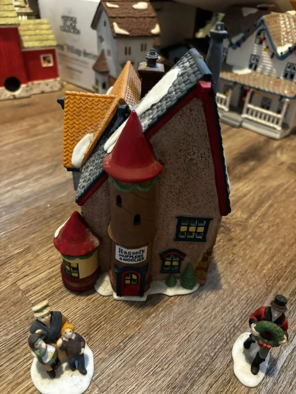 Department 56 Christmas village light up building Tassys Mittens